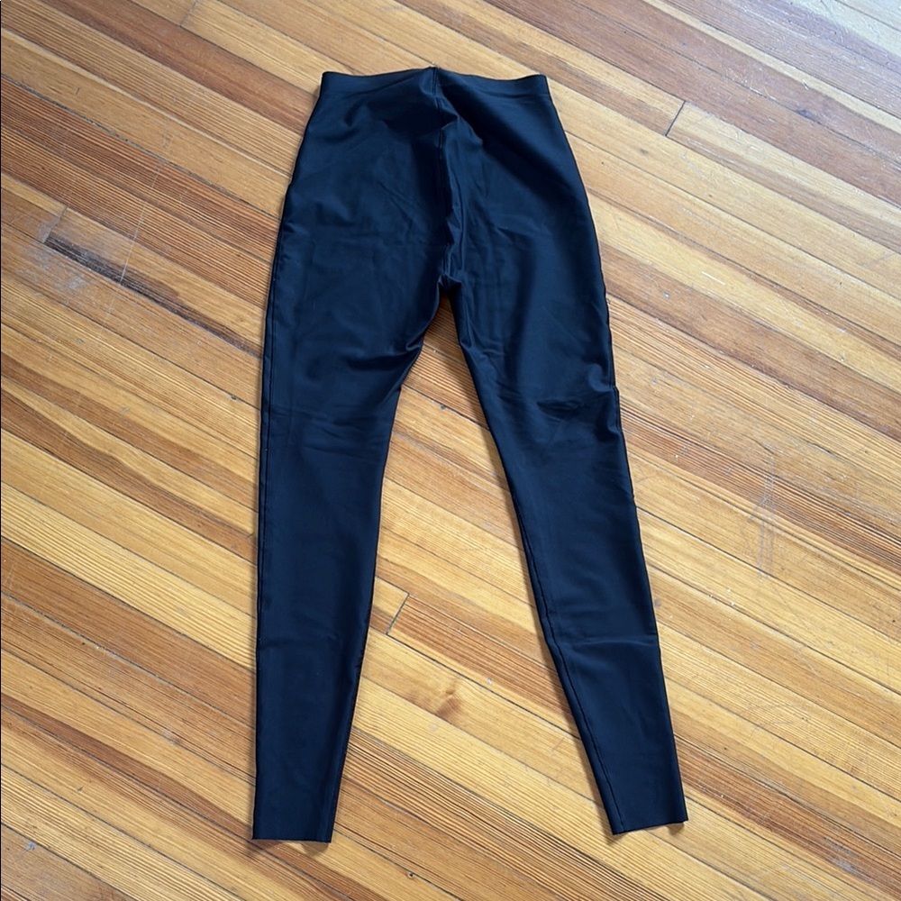 SKIMS Black Seamless Leggings - Picture 3 of 3